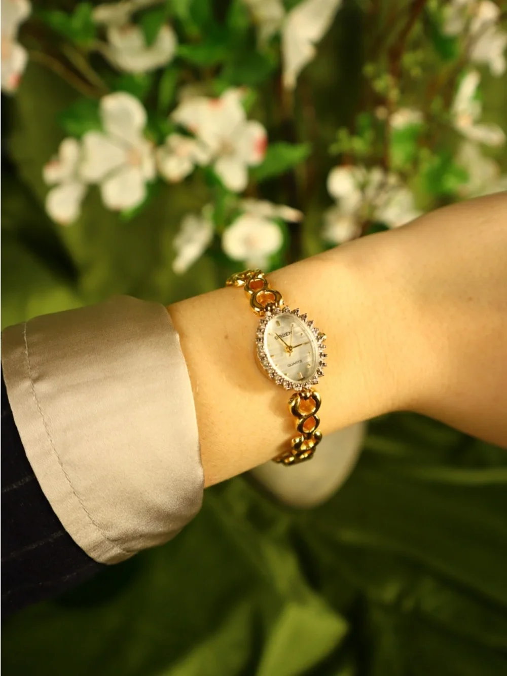 Vintage Gold-Tone Women's Watch with Crystal Accents - Needs Battery - Picture 4 of 6